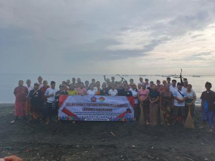 Kegiatan Gotong Royong Di Pura Segara Desa Tukadsumaga